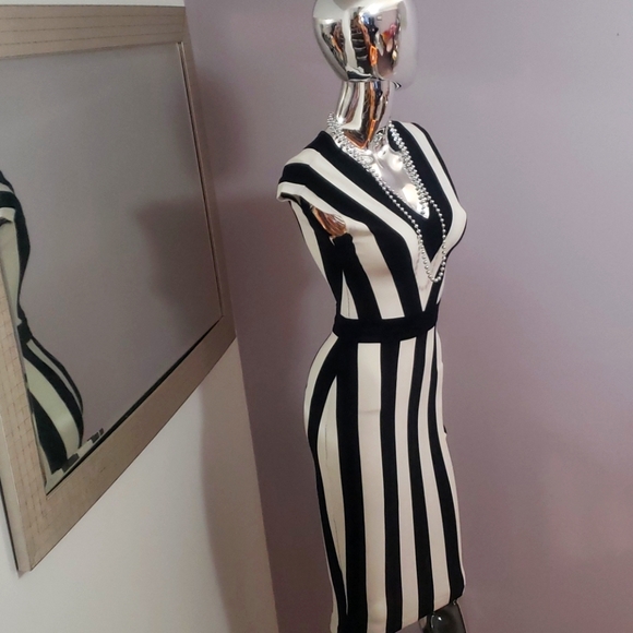 Black and white striped Dress - Picture 1 of 4